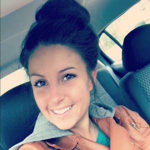 Meet your Posher, Cayla